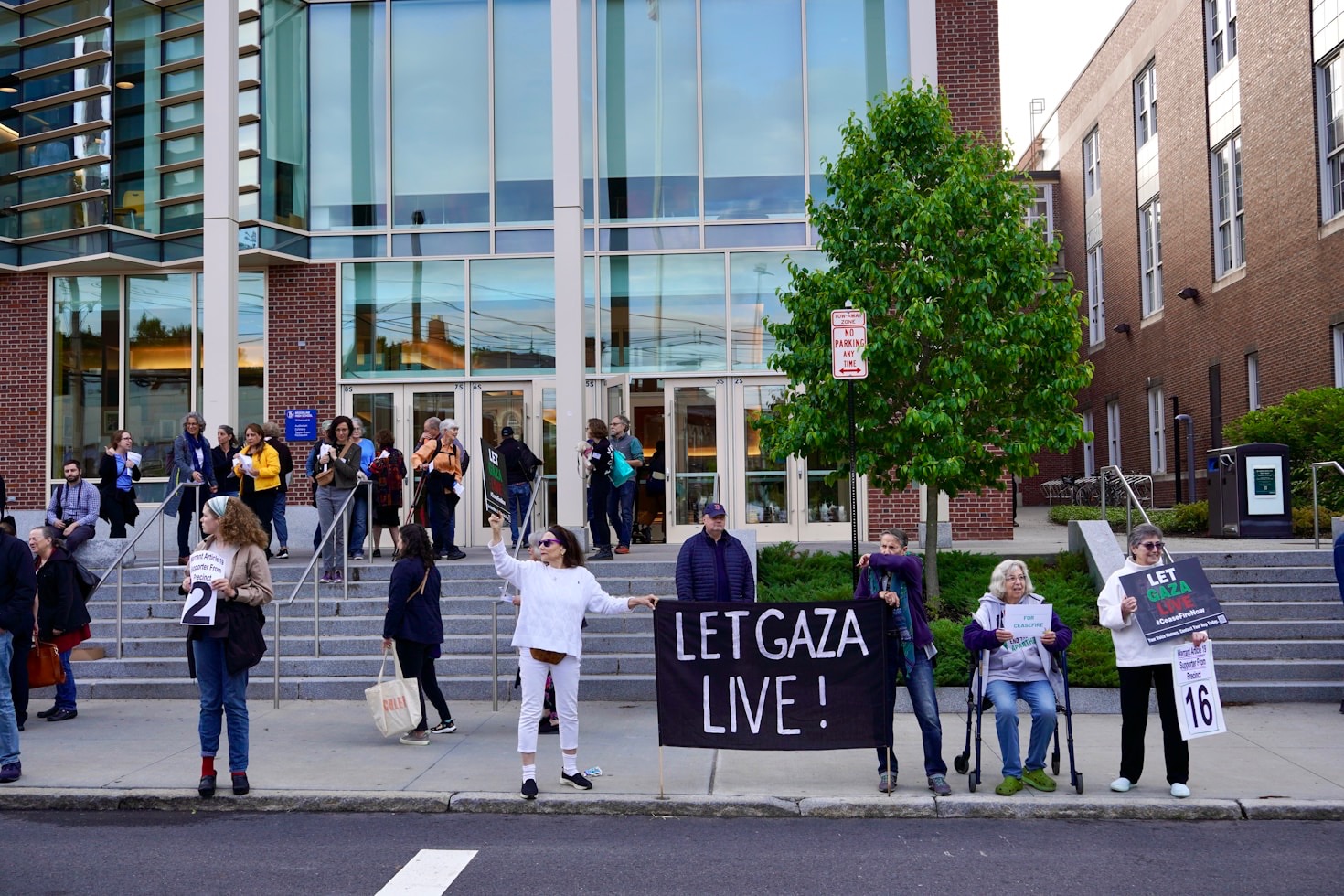 Understanding Extremist Rhetoric in Digital Platforms